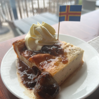 Åland pancake with whipped cream and prune jam